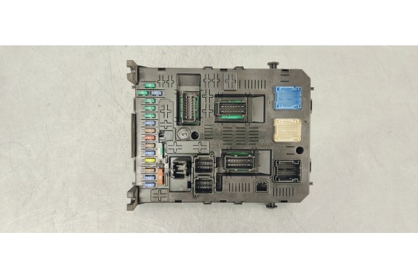 Recambio de caja reles / fusibles para citroen c4 picasso 1.6 hdi referencia OEM IAM 9678477180  
