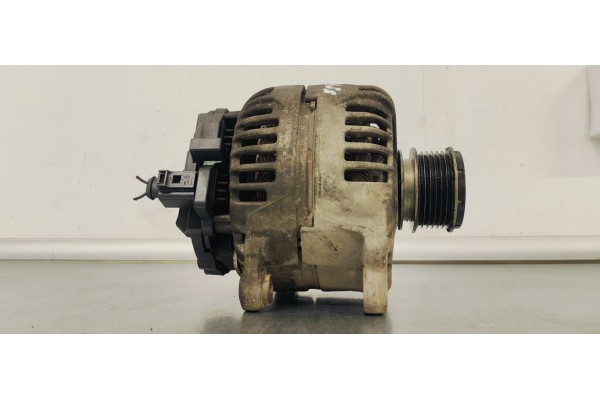Recambio de alternador para jeep compass 2.0 crd referencia OEM IAM 0124525128  