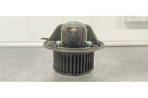 Recambio de ventilador calefaccion para bmw serie 3 berlina (e90) 318 i referencia OEM IAM 64116933663  