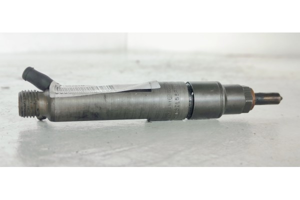 Recambio de inyector para volkswagen golf iv berlina (1j1) básico referencia OEM IAM 038130201G  