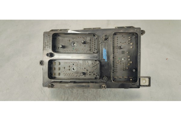 Recambio de caja reles / fusibles para opel astra h berlina enjoy referencia OEM IAM 13250232  