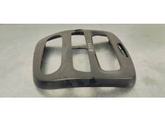 Recambio de consola central para renault clio iv 1.5 dci referencia OEM IAM 682607777R  