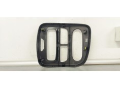 Recambio de consola central para renault clio iv 1.5 dci referencia OEM IAM 682607777R  