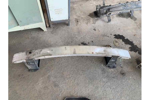 Recambio de refuerzo paragolpes delantero para mercedes-benz clase b (w245) 2.0 cdi referencia OEM IAM A1696202635  