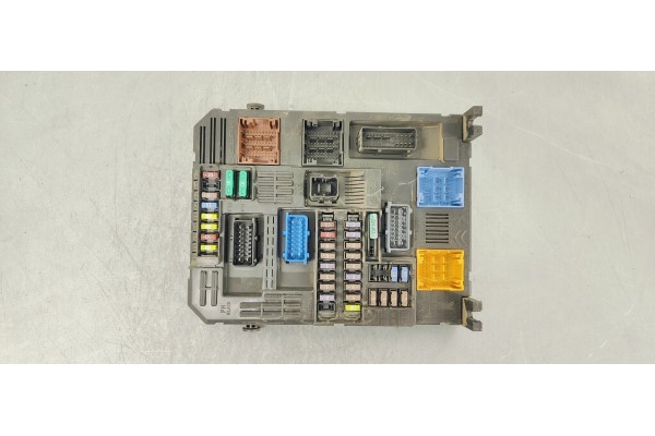 Recambio de caja reles / fusibles para peugeot 208 (p2) 1.5 hdi referencia OEM IAM 9845141280  
