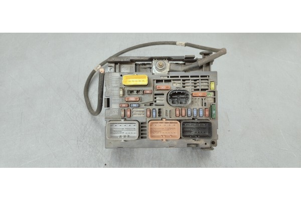 Recambio de caja reles / fusibles para citroen c4 picasso 1.6 hdi referencia OEM IAM 9675877080  