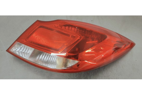Recambio de piloto trasero derecho para opel insignia berlina 2.0cdti 130 fap referencia OEM IAM   