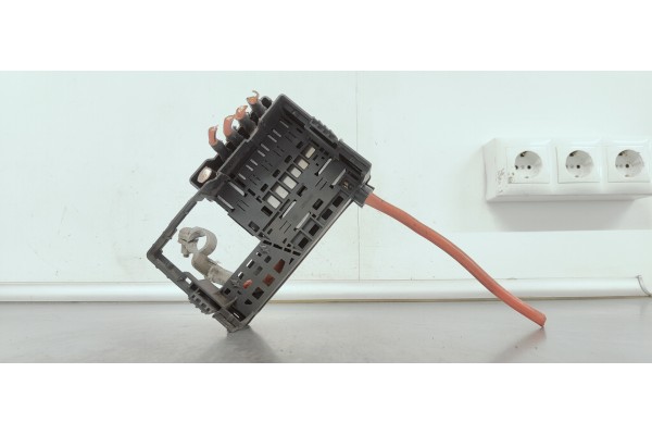 Recambio de caja reles / fusibles para opel insignia berlina 2.0cdti 130 fap referencia OEM IAM 13285113  