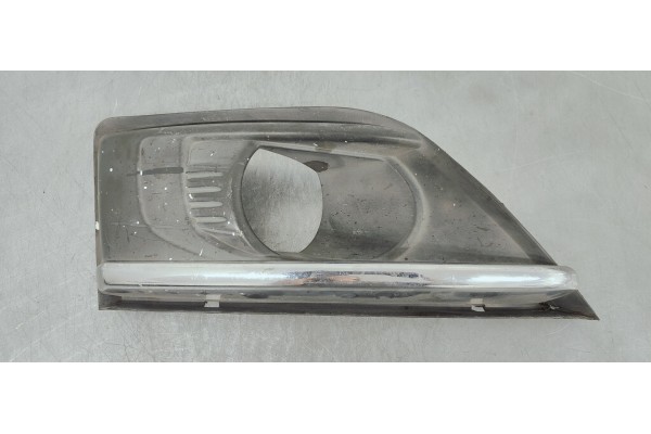 Recambio de moldura antiniebla izquierda para citroen c4 picasso 1.6 hdi referencia OEM IAM 9654197977  