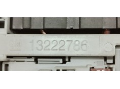 Recambio de caja reles / fusibles para opel insignia berlina 2.0cdti 130 fap referencia OEM IAM 13222786  
