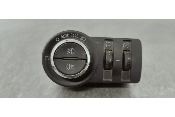Recambio de mando luces para opel insignia berlina 2.0cdti 130 fap referencia OEM IAM 13268702  