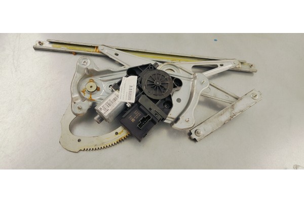 Recambio de elevalunas delantero derecho para renault megane iii coupe 1.5 dci 110 fap referencia OEM IAM 807303972R  