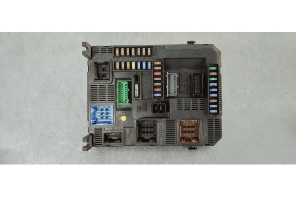 Recambio de caja reles / fusibles para citroen c4 cactus 1.6 hdi referencia OEM IAM 9807531680  
