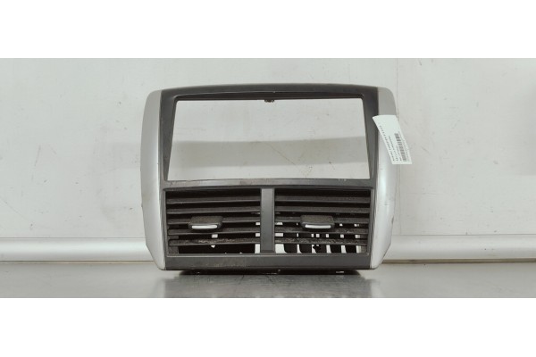Recambio de rejilla aireadora para subaru forester s12 2.0 d referencia OEM IAM 66110FG020  