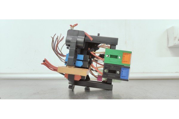 Recambio de caja reles / fusibles para audi a4 ber. (b8) 2.0 tdi referencia OEM IAM 8K1937503C  