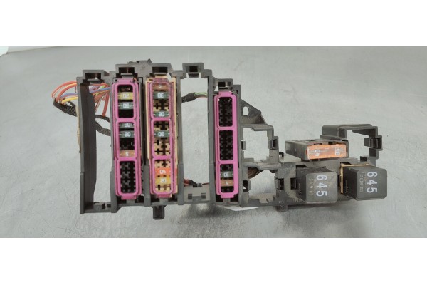 Recambio de caja reles / fusibles para audi a4 ber. (b8) 2.0 tdi referencia OEM IAM 8K0971845A  