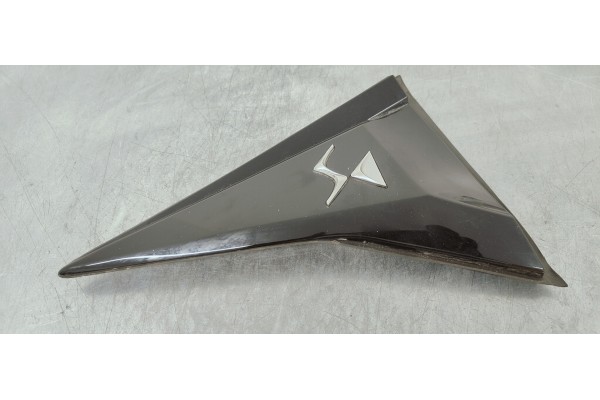 Recambio de molduras traseras para ds 4 1.5 hdi referencia OEM IAM 9830977680  