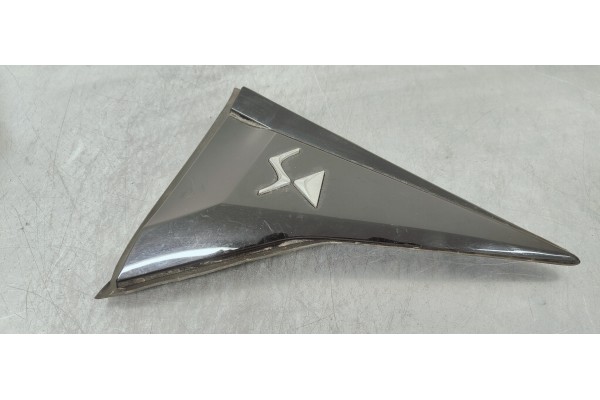 Recambio de molduras traseras para ds 4 1.5 hdi referencia OEM IAM 9830977780  