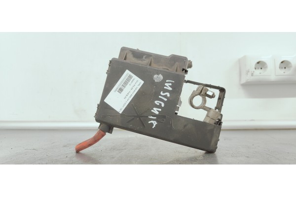 Recambio de caja reles / fusibles para opel insignia berlina 2.0cdti 130 fap referencia OEM IAM 13285113  