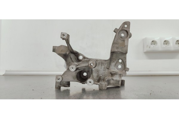 Recambio de soporte alternador para peugeot 508 sw 1.6 hdi referencia OEM IAM 9684613880  