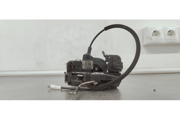 Recambio de cerradura puerta delantera izquierda para opel insignia berlina 2.0cdti 130 fap referencia OEM IAM 13503801  