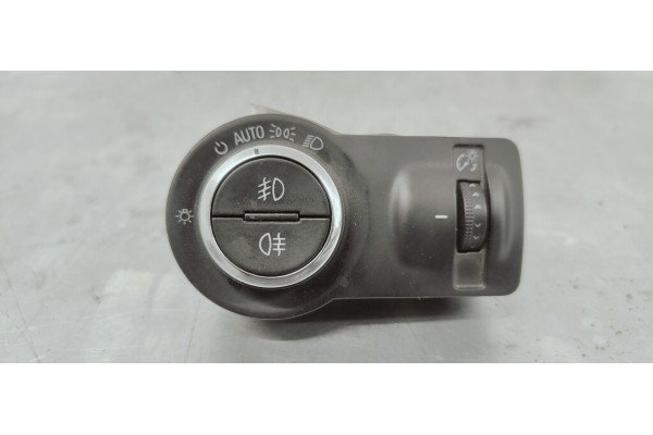 Recambio de mando luces para opel insignia berlina 2.0cdti 130 fap referencia OEM IAM 13268707  