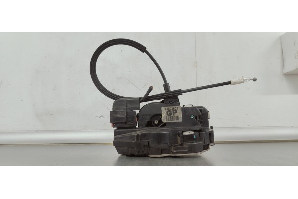 Recambio de cerradura puerta delantera derecha para opel insignia berlina 2.0cdti 130 fap referencia OEM IAM 13503802  