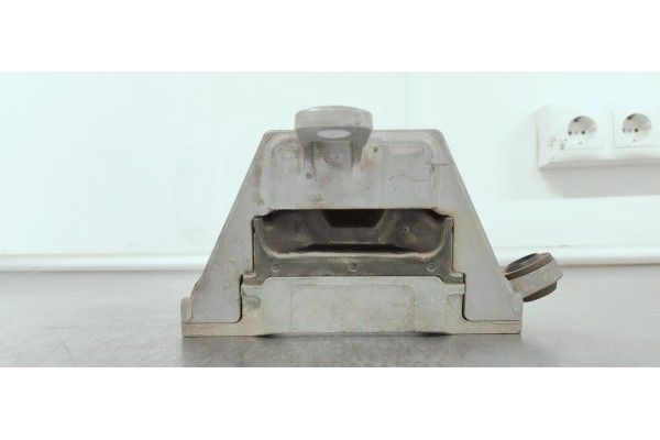 Recambio de soporte motor derecho para opel insignia berlina excellence referencia OEM IAM 13227717  
