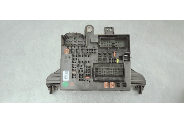 Recambio de caja reles / fusibles para opel insignia berlina 2.0cdti 130 fap referencia OEM IAM 13277317  