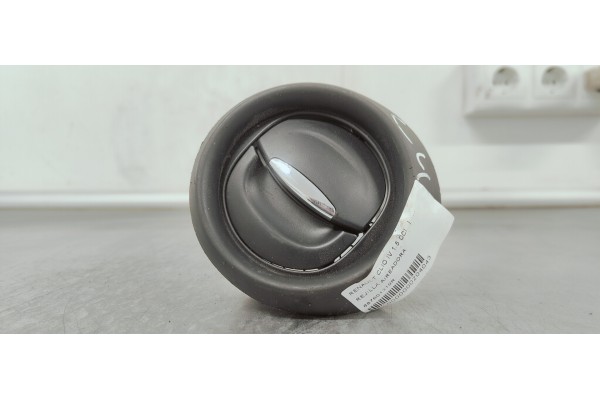 Recambio de rejilla aireadora para renault clio iv 1.5 dci referencia OEM IAM 687601310R  