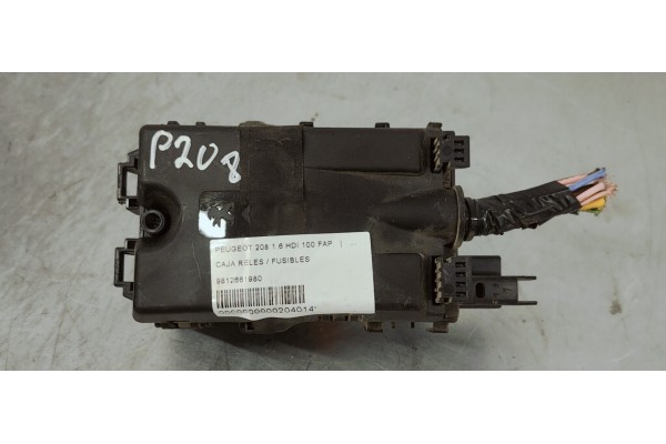 Recambio de caja reles / fusibles para peugeot 208 1.6 hdi 100 fap referencia OEM IAM 9812661980  