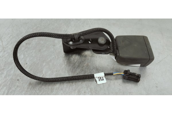 Recambio de enganche cinturon trasero izquierdo para ds 4 1.5 hdi referencia OEM IAM 647866400B  