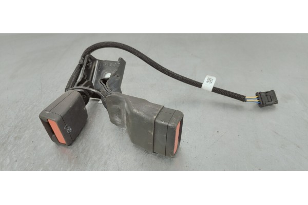 Recambio de enganche cinturon trasero central para ds 4 1.5 hdi referencia OEM IAM 647866500B  