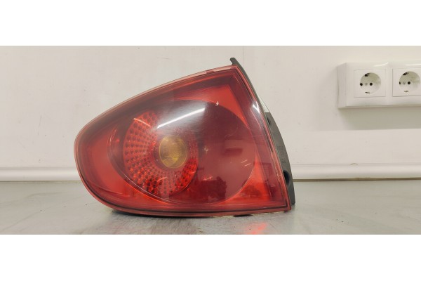 Recambio de piloto trasero izquierdo para seat altea (5p1) 1.9 tdi referencia OEM IAM 5P0945095D  