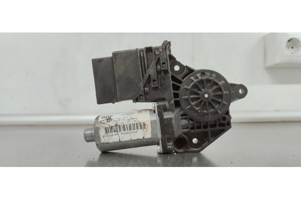 Recambio de motor elevalunas trasero derecho para volkswagen touran (1t3) business referencia OEM IAM 5K0959704A  