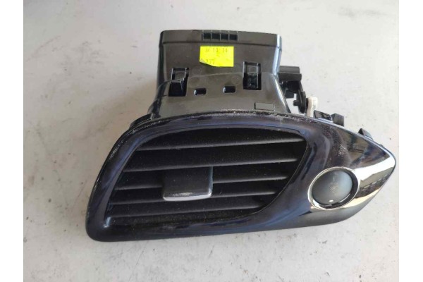 Recambio de rejilla aireadora para renault scenic iii 1.5 dci diesel fap referencia OEM IAM 68260003IR  