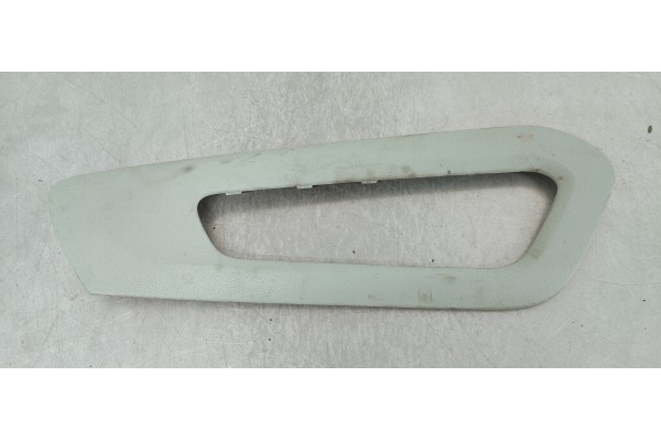 Recambio de moldura para citroen berlingo 1.5 hdi referencia OEM IAM 9816793677  