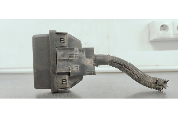 Recambio de caja reles / fusibles para opel insignia berlina 2.0cdti 130 fap referencia OEM IAM 13265980  