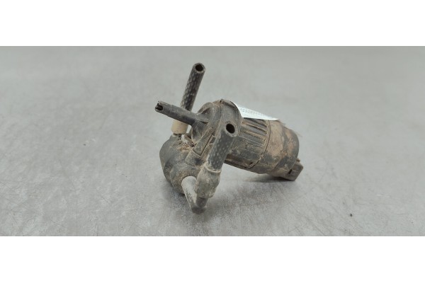 Recambio de bomba limpia para opel corsa c 1.0i 60 referencia OEM IAM 090586632  