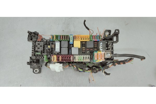 Recambio de caja reles / fusibles para mercedes-benz clase b (w246) 1.8 cdi referencia OEM IAM A2465400240  