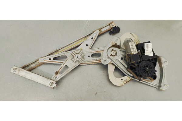 Recambio de elevalunas trasero derecho para renault scenic iii 1.9 dci 130 referencia OEM IAM 827300005R  