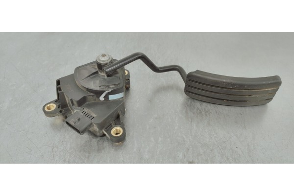 Recambio de pedal acelerador para renault clio iii 1.5dci 85 referencia OEM IAM 8200297342A  