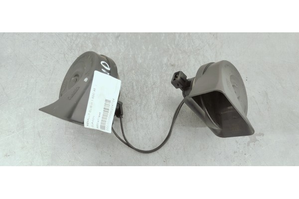 Recambio de claxon para renault clio iii 1.5dci 85 referencia OEM IAM 8200477946  