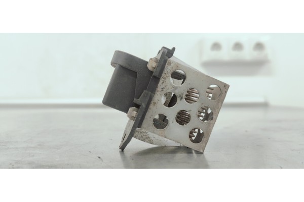 Recambio de resistencia calefaccion para renault clio iii 1.5dci 85 referencia OEM IAM 8200045082  