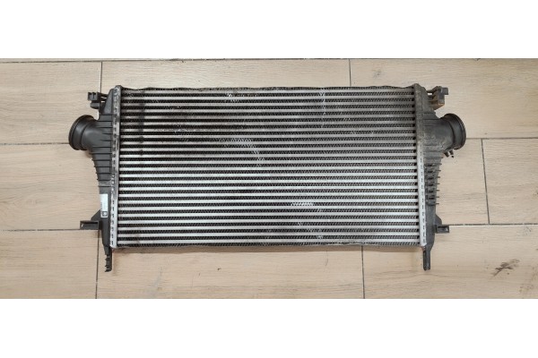 Recambio de intercooler para opel insignia berlina 2.0cdti 130 fap referencia OEM IAM 13241751  