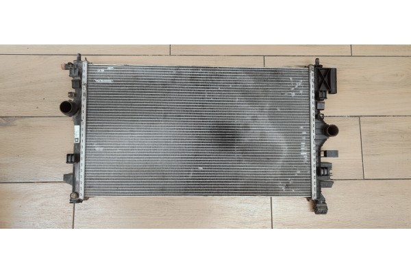 Recambio de radiador agua para opel insignia berlina 2.0cdti 130 fap referencia OEM IAM 13241725  
