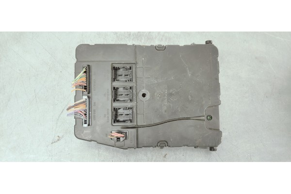 Recambio de caja reles / fusibles para renault megane ii coupe/cabrio luxe dynamique referencia OEM IAM 8200780021  