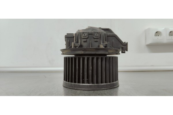 Recambio de ventilador calefaccion para ford fiesta (cb1) 1.6 tdci 95 fap referencia OEM IAM 0130115551  