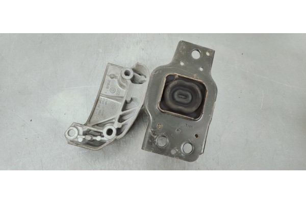 Recambio de soporte motor derecho para renault megane ii coupe/cabrio luxe dynamique referencia OEM IAM 8200014931  