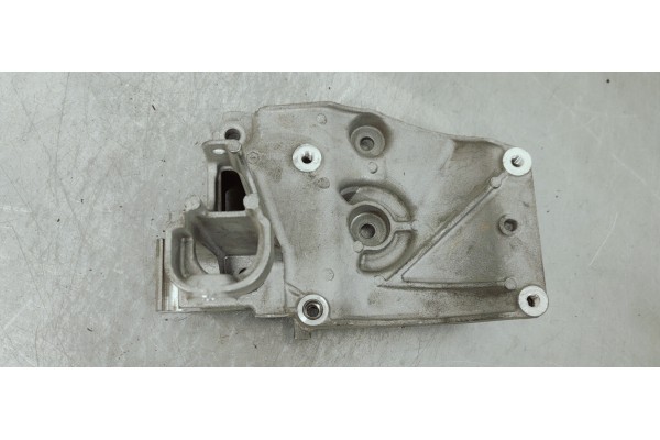 Recambio de soporte alternador para ds 4 1.5 hdi referencia OEM IAM 9823598480  